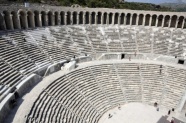 Aspendos’ta mermer değil, doğal taş kullanılmış