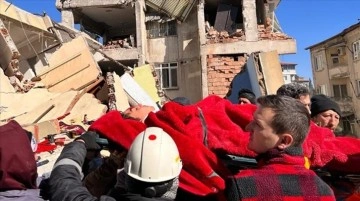 "Asrın felaketi"nde Hatay'da enkaz altında kalan 7 kişi 80 saat sonra kurtarıldı