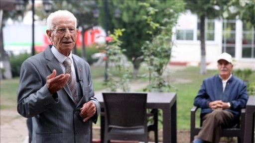 "Assolist Cemal" huzurevini şarkılarla şenlendiriyor