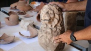 Assos'ta 2 bin 200 yıllık aslan heykeli bulundu