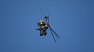 Atak helikopterinden Paris'te gövde gösterisi
