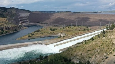 Atat&uuml;rk Barajı'nda tahliye kapakları 7 yıl sonra a&ccedil;ıldı