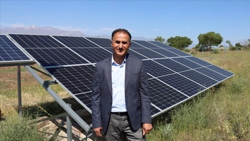 Atıl araziyi tarıma kazandıran akademisyen güneş enerjisiyle meyve ağaçları yetiştiriyor