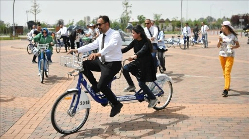 Atıl bisikletler tandem bisiklete dönüştürülerek geri dönüşüme kazandırılıyor