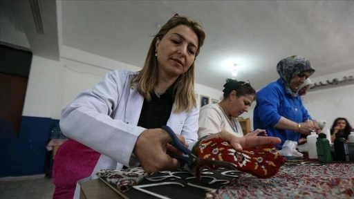 Atıl halılar kadınların elinde sanat eserine dönüştü