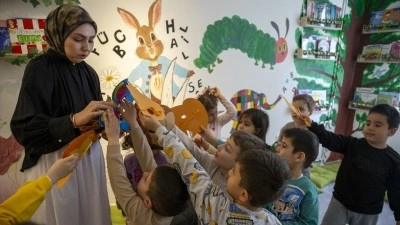 Atıl sınıftan d&ouml;n&uuml;şt&uuml;r&uuml;len "Masal Odası" &ccedil;ocukların hayal d&uuml;nyasına dokunuyor