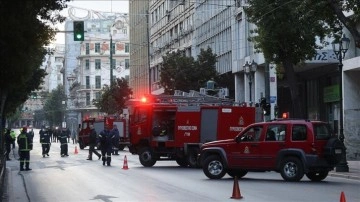 Atina'da Çalışma Bakanlığı önünde patlayan bomba hasara yol açtı