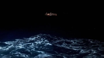 Atlantik Okyanusu'nda düzensiz göçmenleri taşıyan tekne battı: 51 düzensiz göçmen kayıp