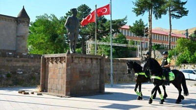 Atlı Polis Birliği, Malazgirt Zaferi'nin 955. yıl d&ouml;n&uuml;m&uuml; etkinlikleri i&ccedil;in Bitlis'te