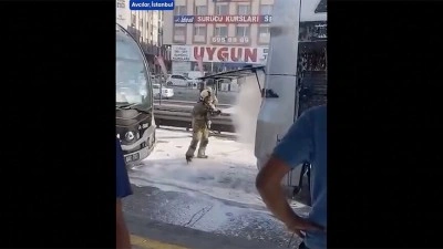 Avcılar'da metrob&uuml;ste &ccedil;ıkan yangın s&ouml;nd&uuml;r&uuml;ld&uuml;