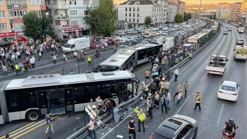 Avcılar'da dört metrobüs çarpıştı, kazada 42 kişi yaralandı