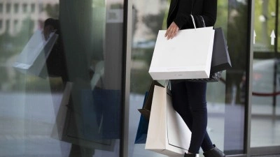 AVM'lerde ilk yarının &ouml;ne &ccedil;ıkan kategorileri kozmetik ve teknoloji oldu