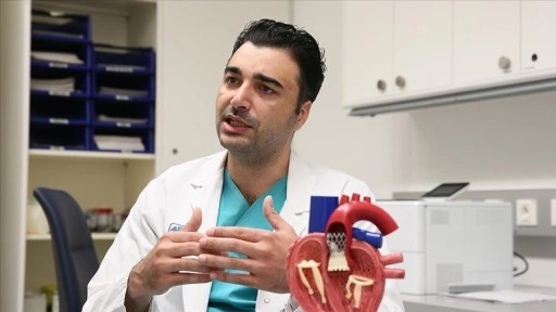 Avrupa'da ilk kapalı yöntemle kalpteki mitral kapak ameliyatlarından birinde Türk cerrah imzası
