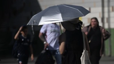 Avrupa'da sıcak hava dalgası etkisini s&uuml;rd&uuml;r&uuml;rken bir&ccedil;ok &uuml;lke alarma ge&ccedil;ti
