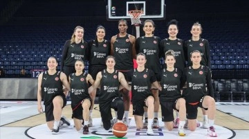Avrupa Şampiyonası'na katılacak kadın milli basketbolcular için medya günü düzenlendi