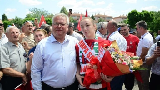 Avrupa şampiyonu milli güreşçi Eylem Engin, memleketinde coşkuyla karşılandı