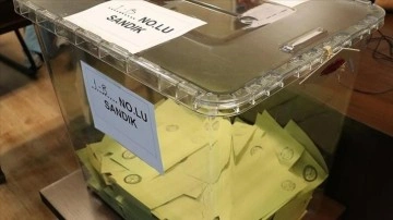 Avrupa'da Cumhurbaşkanı Seçimi'nin ikinci turu için kurulan sandıklarda oy verme işlemi so