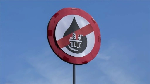 Avustralya'da fosil yakıt karşıtı protesto nedeniyle gemi trafiği durduruldu