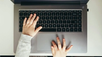 Avustralya, teknoloji şirketlerinin &ccedil;ocuk istismarıyla m&uuml;cadelesinde "ciddi eksiklikler" buldu