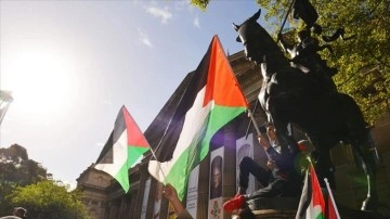 Avustralya'da, Sydney Opera Binası'nın İsrail bayrağı renkleriyle aydınlatılması kararına tepki