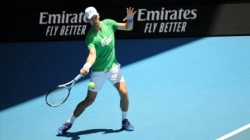 Avustralya'daki durumu belirsizliğini koruyan Djokovic antrenmanlarını sürdürüyor