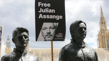 Avustralyalı politikacılar, Assange'ın iade işlemlerinin durdurulması için ABD'ye gidiyor