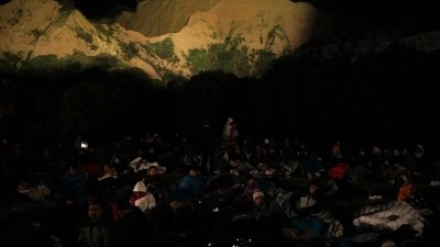 Avustralyalı ve Yeni Zelandalılar 'Şafak Ayini' i&ccedil;in Anzak Koyu'na geldi