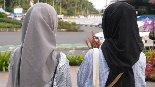 Avusturya'da hükümet, 14 yaş altındakiler için okullarda başörtüsü yasağı konusunda anlaştı