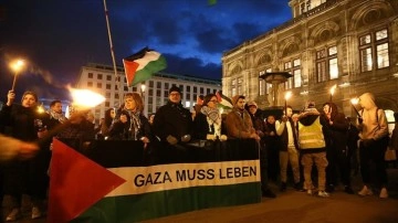 Avusturya'da İsrail'in saldırılarında ölen Filistinliler için 'sessiz yürüyüş' düzenlendi