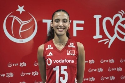 Ay-yıldızlı voleybolcu Deniz Uyanık "ilk senesindeki gibi"