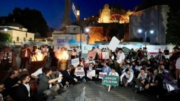 Ayasofya Meydanı'nda İsrail'in saldırılarına karşı 'Say Stop' eylemi yapıldı