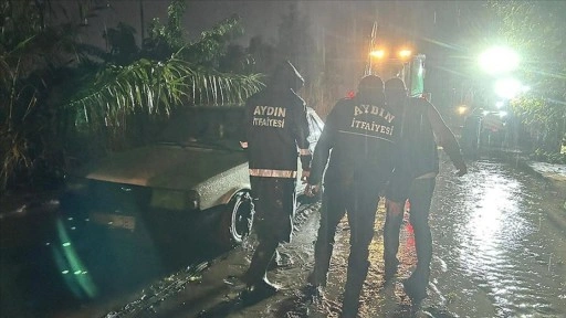 Aydın'da sağanak nedeniyle trafikte aksama yaşandı