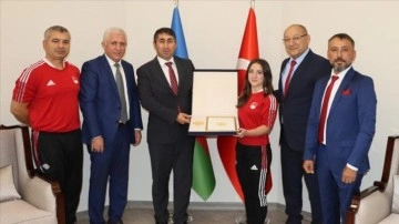 Azerbaycan Cumhurbaşkanı Aliyev'den milli halterci Cansu Bektaş'a özel madalya