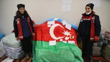 Azerbaycan'dan depremzedelere gönderilen yardımlardan çıkan notlar duygulandırıyor