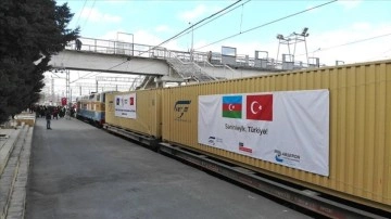 Azerbaycan'dan insani yardım malzemeleri taşıyan tren Türkiye'ye yola çıktı