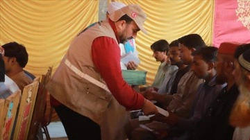 Aziz Mahmud Hüdayi Vakfı'ndan, Pakistan'da selden etkilenen 1500 aileye nakdi yardım