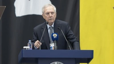 Aziz Yıldırım, Fenerbah&ccedil;e Kul&uuml;b&uuml; başkanlığına aday olduğunu a&ccedil;ıkladı