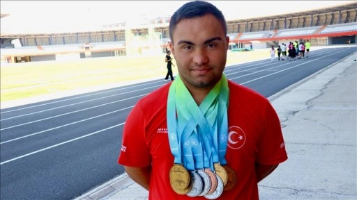 Baba acısıyla başladığı atletizmde madalyalara koşuyor