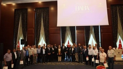 Babalar G&uuml;n&uuml; dolayısıyla AK Parti'de şehit babaları ve gaziler ağırlandı