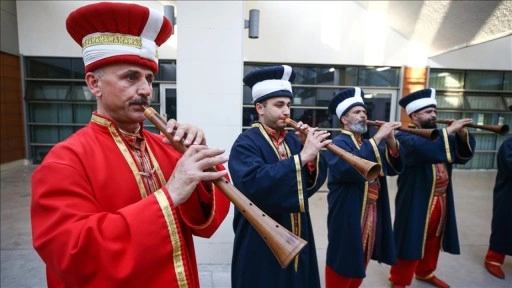 Babalar ve oğulları aynı mehter takımında omuz omuza görev yapıyor