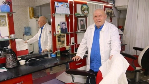 Babasından öğrendiği berberliği 62 yıldır aynı heyecanla sürdürüyor