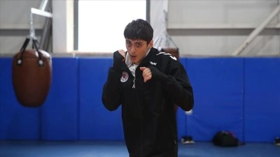 Babasının hayalini ger&ccedil;ekleştiren milli boks&ouml;r Alparslan'ın hedefi Gen&ccedil;lik Olimpiyatları