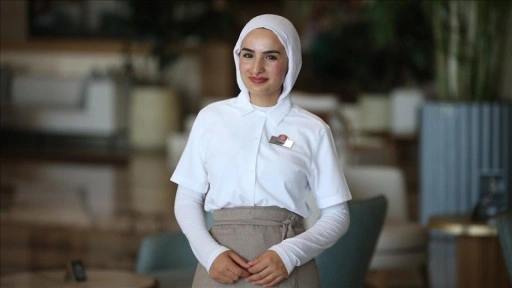 Babasının YKS çıkışında çiçekle karşıladığı öğrenci hayalindeki bölüme yerleşti