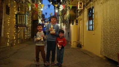 Bağdat'ın eski mahallelerinde yaşatılan bir ramazan geleneği: "Komşudan komşuya iftar&quot