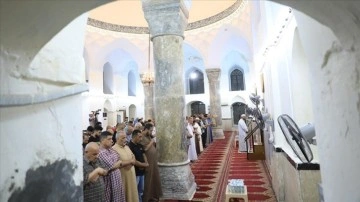 Bağdatlılar Osmanlı yadigarı Muradiye Camisi'ni Ramazan'da boş bırakmıyor