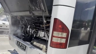 Bah&ccedil;elievler'de metrob&uuml;ste &ccedil;ıkan yangın s&ouml;nd&uuml;r&uuml;ld&uuml;