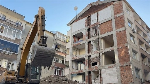 Bahçelievler'de yıkımı yapılan binaya bitişik apartmanın duvarının olmadığı anlaşıldı