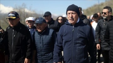 Bakan Akar, Kayseri Büyükşehir Belediyesinin "Doğasında Hareket Var" etkinliğinde yürüdü