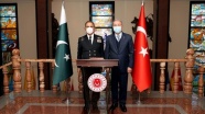 Bakan Akar, Pakistan Deniz Kuvvetleri Komutanı Niazi'yi kabul etti