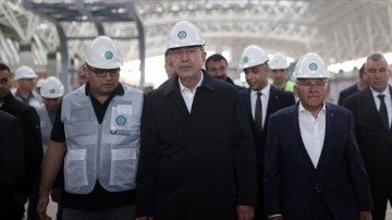 Bakan Akar'dan Kayseri Havalimanı yeni terminal binası inşaatında inceleme